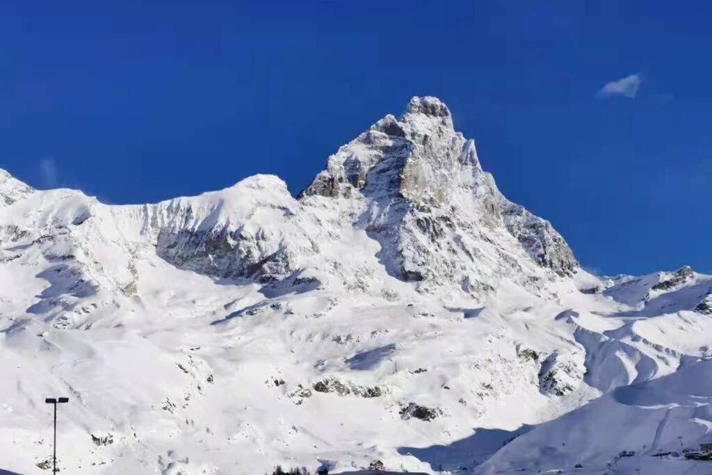 Homey Apartment In The Heart Of Cervinia Бройл-Червиня Екстериор снимка