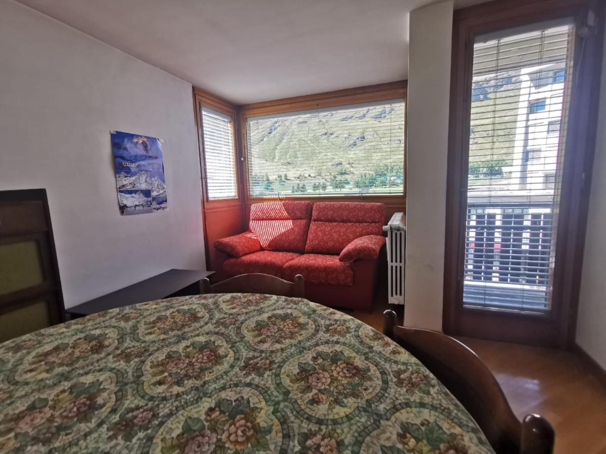 Homey Apartment In The Heart Of Cervinia Бройл-Червиня Екстериор снимка