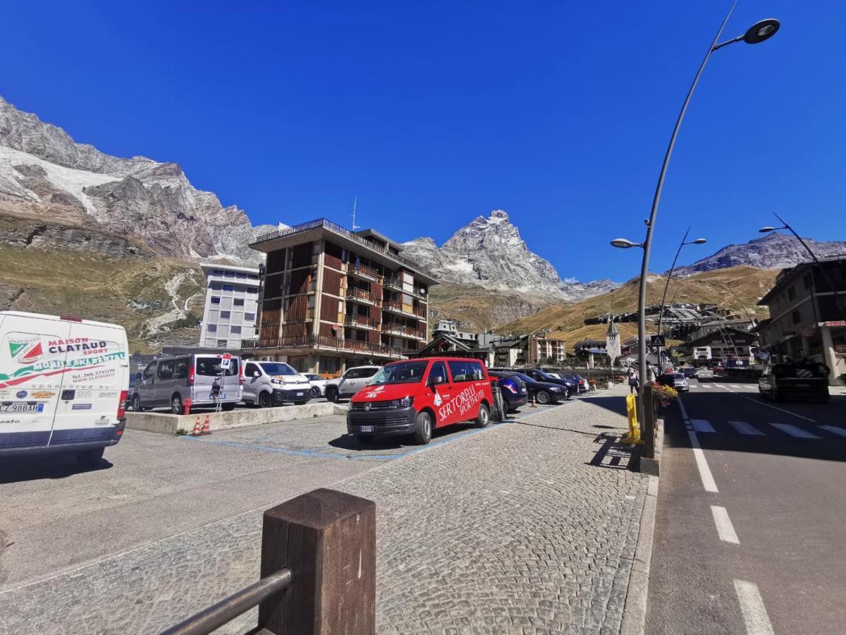 Homey Apartment In The Heart Of Cervinia Бройл-Червиня Екстериор снимка