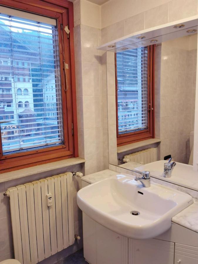 Homey Apartment In The Heart Of Cervinia Бройл-Червиня Екстериор снимка